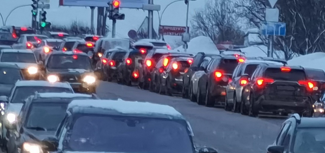 Водители застряли в пробке в центре Мурманска Пробки