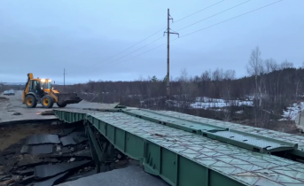 Мост установили в Мурманске Мост