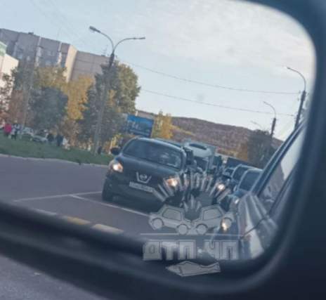 Водители встали в гигантской пробке под Мурманском Пробка