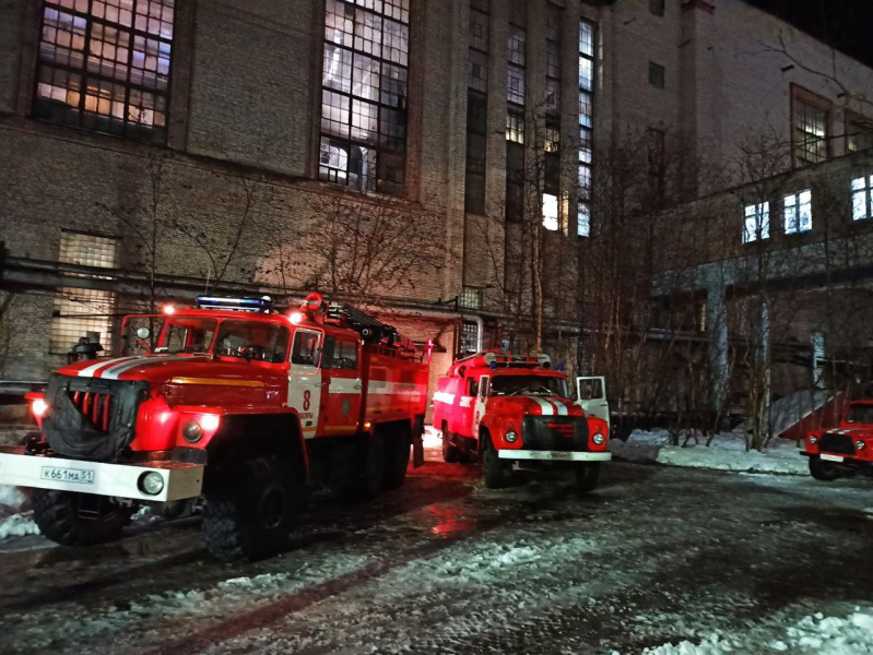Прокуратура начала проверку по факту пожара на ТЭЦ в Мурманской области Спасатели
