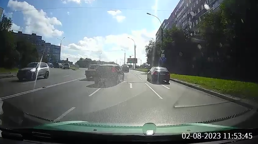 Опасный маневр в Мурманске попал на видео Дорога