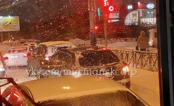Массовые аварии в Мурманске вызвали транспортный коллапс и огромные пробки ДТП