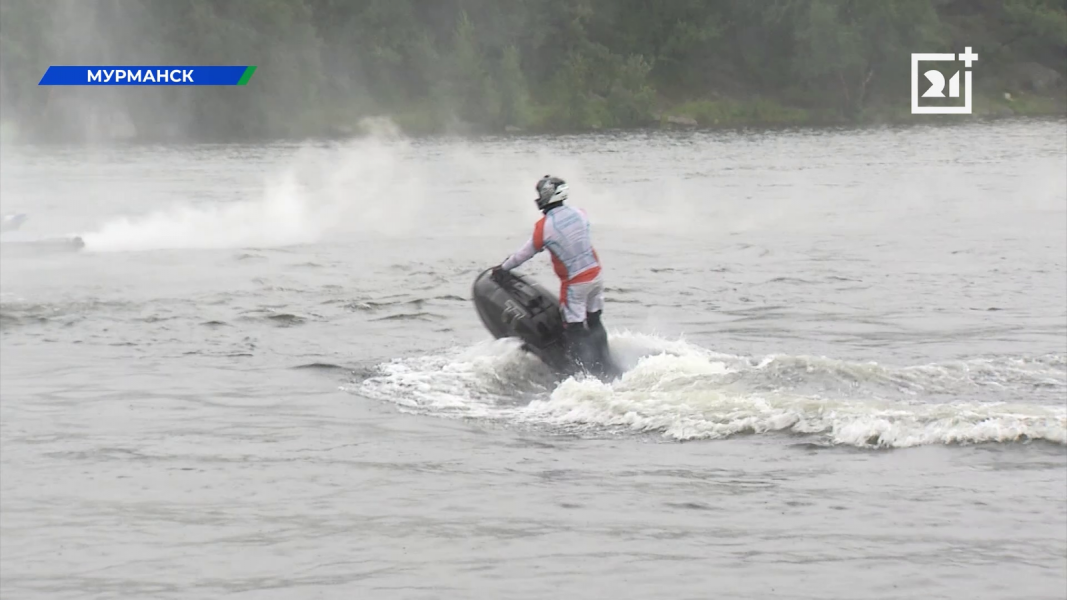 В Мурманске впервые прошел фестиваль водных видов спорта Озеро