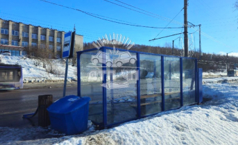 В Мурманске ветром снесло остановку остановка общественного транспорта