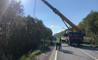 Стала известна причина гигантской пробки в Мурманской области Автокран