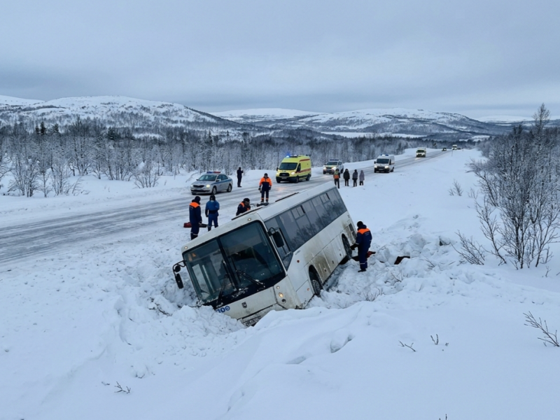 В Мурманской области автобус улетел в кювет Авария