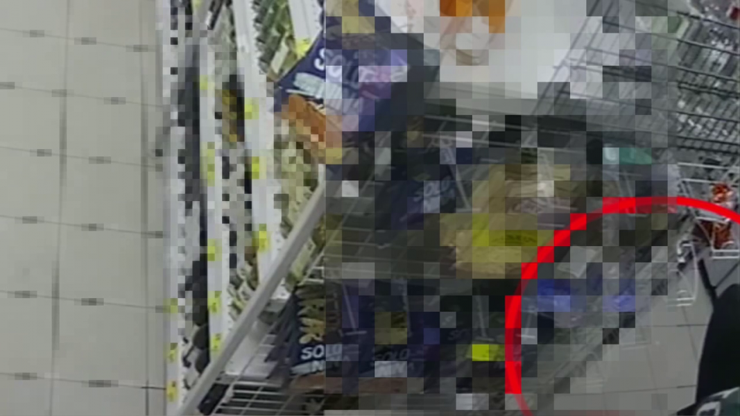 Ограбление магазина в Мурманской области попало на видео Кража