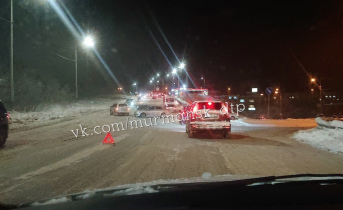 Из-за аварии на перекрестке в Мурманске образовалась большая пробка Авария