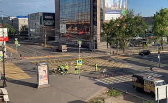 ️В Мурманске начали обновлять дорожную разметку холодным пластиком Город