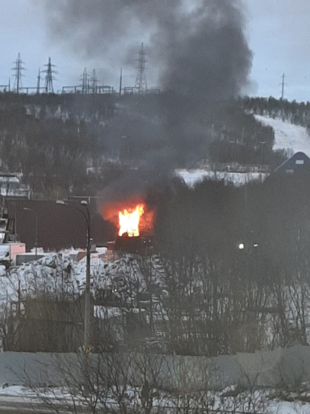Пожар в «Долине Уюта» в Мурманске попал на видео Пожар
