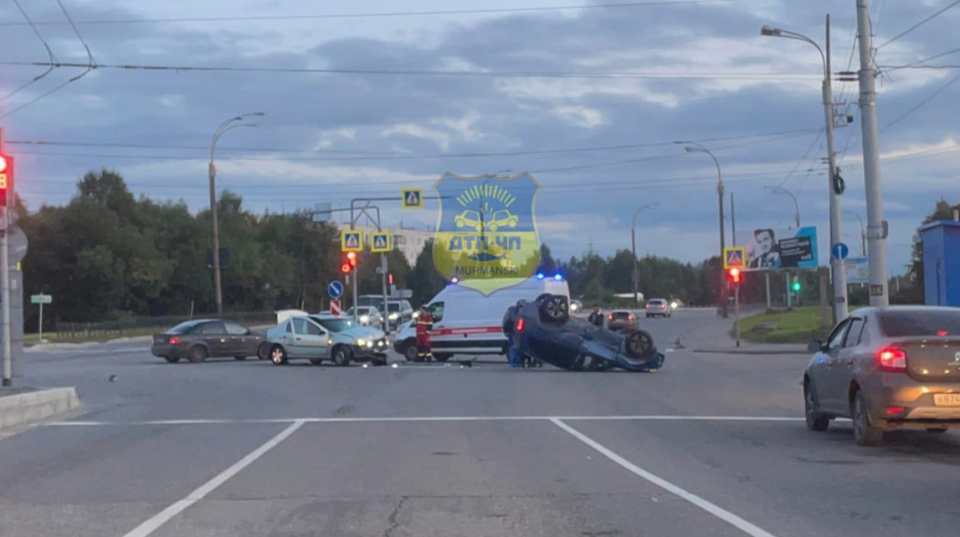 В Мурманске в страшном ДТП перевернулся автомобиль Авария
