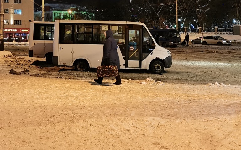Маршрутка из Мурманска в аэропорт следует по новому расписанию Маршрутки