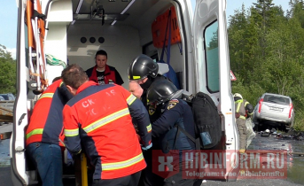 Лоб в лоб. В страшном ДТП в Заполярье пострадали 4 человека Медики
