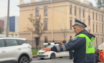 Более 300 человек и свыше 200 автомобилей. Масштабный рейд провели полицейские Полицейский