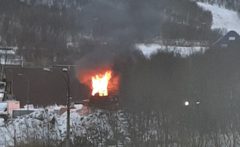 Пожар в «Долине Уюта» в Мурманске попал на видео Пожар