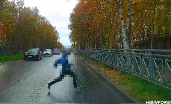 Мальчика едва не сбили на дороге в Мурманской области Мальчик