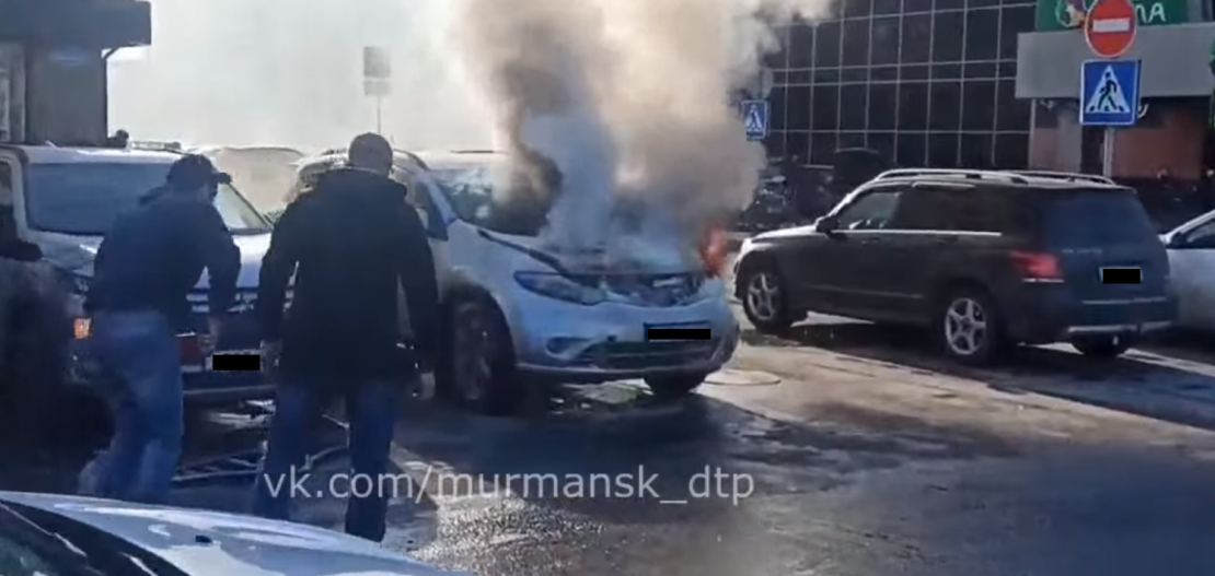 Горящий автомобиль
