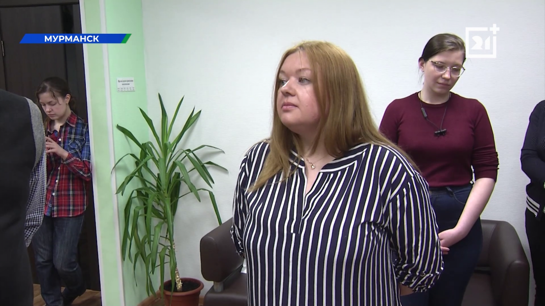 В Мурманске продолжается масштабная акция для помощи бездомным животным Женщина