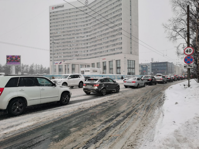 Центр Мурманска встал в пробке Пробка в Мурманске