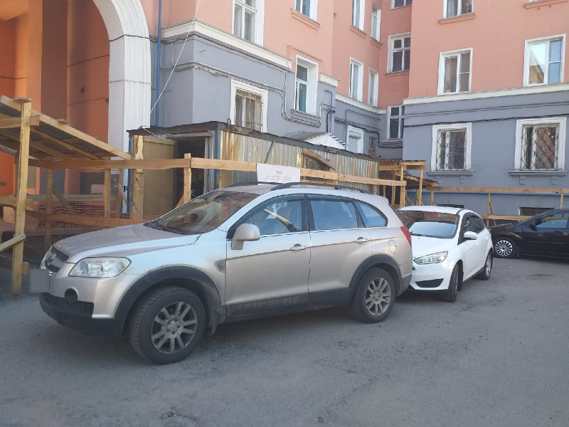 Машина без водителя попала в аварию в центре Мурманска Авария