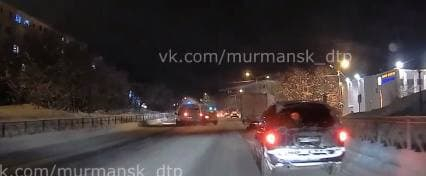 Момент аварии с машиной скорой помощи в Мурманске попал на видео Мурманск