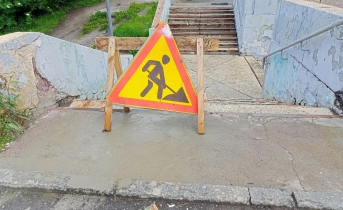 В Мурманске устранили опасную яму люди