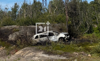 Смертельное ДТП на трассе «Кола» в Мурманске: автомобиль съехал с дороги и загорелся Автомобиль