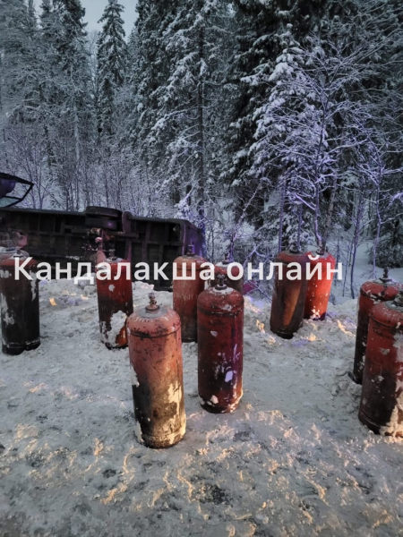 Машина с опасным грузом улетела в кювет на трассе в Мурманской области Авария