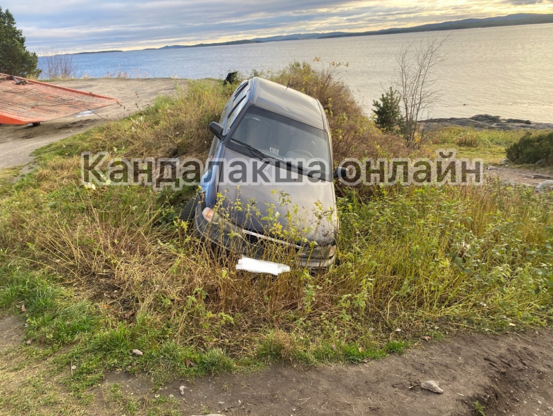 Машина улетела в кювет со смотровой площадки в Мурманской области Машина