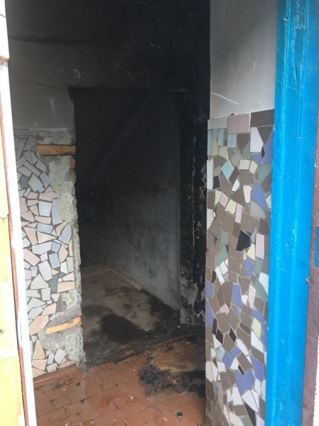 Пожар в школе в Мурманской области Сгоревшая дверь