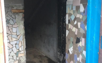 Пожар в школе в Мурманской области Сгоревшая дверь
