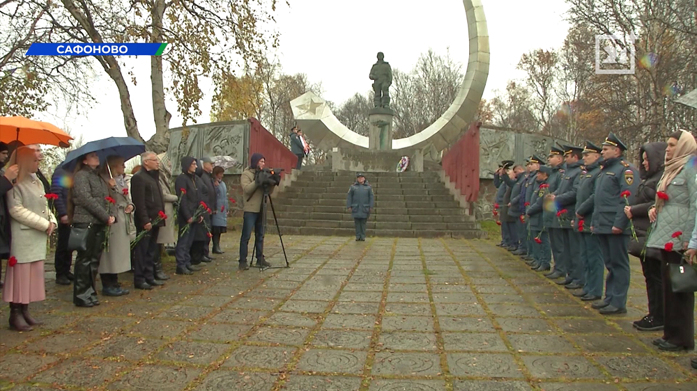 В Мурманской области организовали выставку пожарно-спасательной техники Выставка