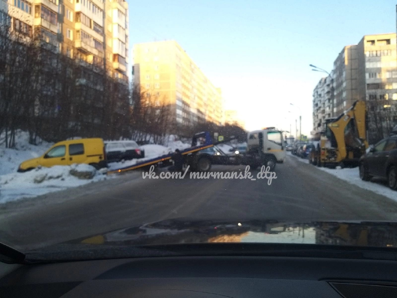 В Мурманске массово эвакуируют автомобили Эвакуатор
