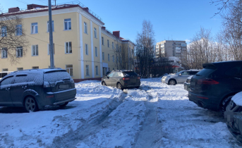 Парковка в Мурманске Машины