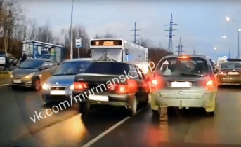 Момент аварии на трассе в Мурманске попал на видео ДТП