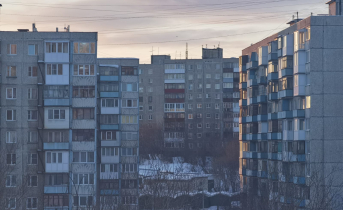 Шокирующая картина В квартире в Мурманской области на полу обнаружили окровавленного мужчину