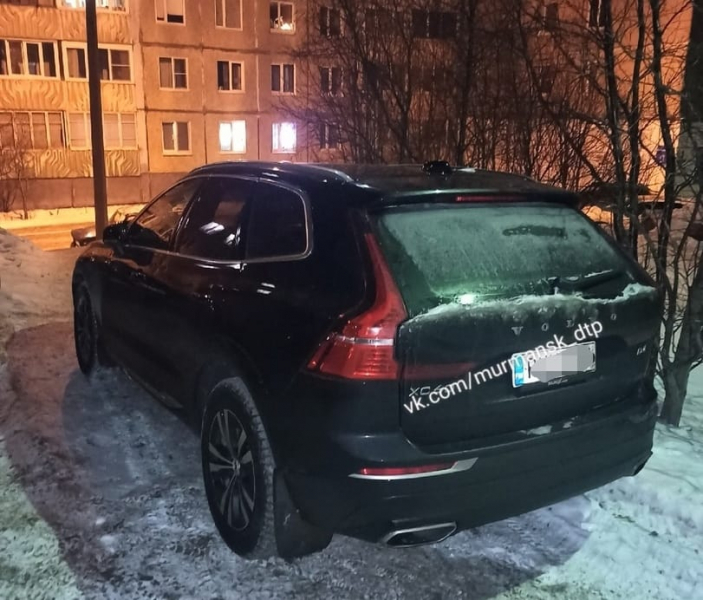 Мурманчане возмутились наглой парковкой автомобиля с финскими номерами Парковка