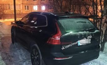 Мурманчане возмутились наглой парковкой автомобиля с финскими номерами Парковка