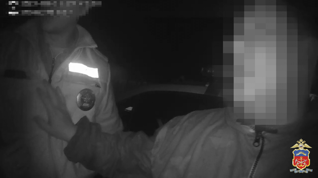 Задержание агрессивного преступника в Мурманской области попало на видео Полиция