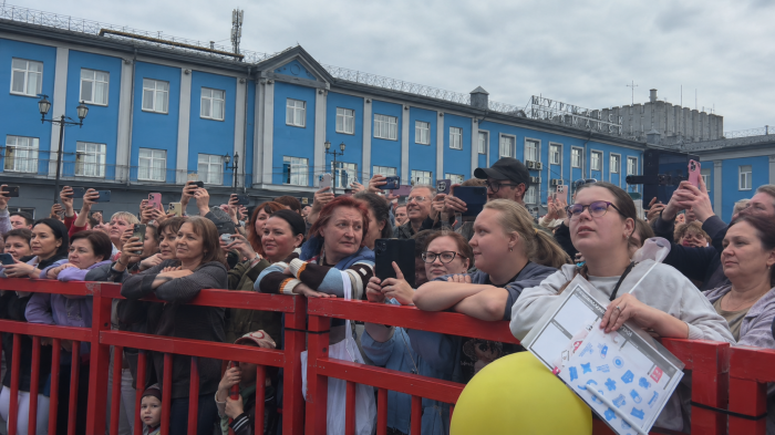 Популярная группа выступила для северян в центре города 