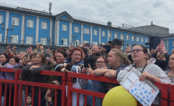 Популярная группа выступила для северян в центре города Популярная группа выступила для северян в центре города