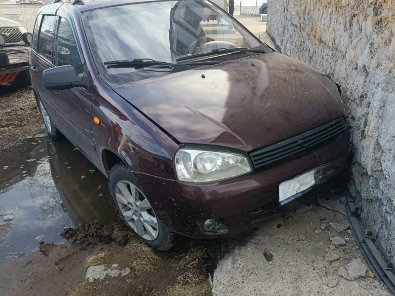 В Мурманской области водитель автомобиля врезался в дом Автомобиль