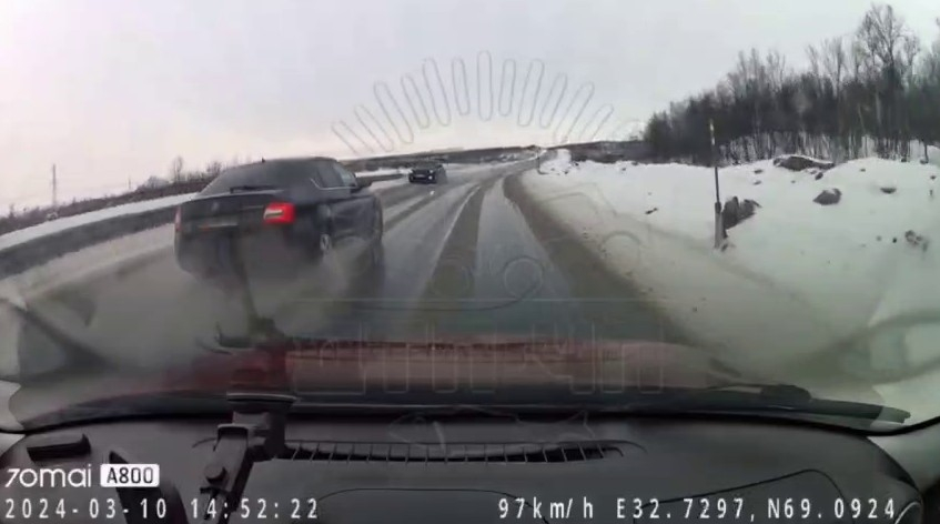 Опасный маневр на дороге в Мурманской области попал на видео Дорога