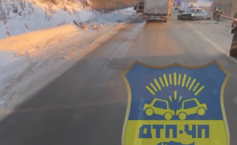 Пять человек пострадали в массовой аварии на трассе в Мурманской области Авария