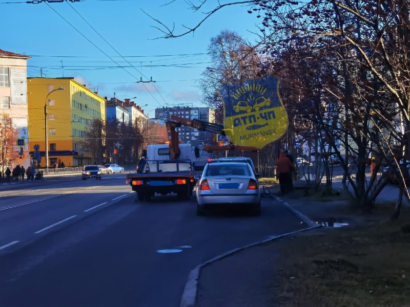 В Мурманске на Ленина эвакуируют автомобили Эвакуация
