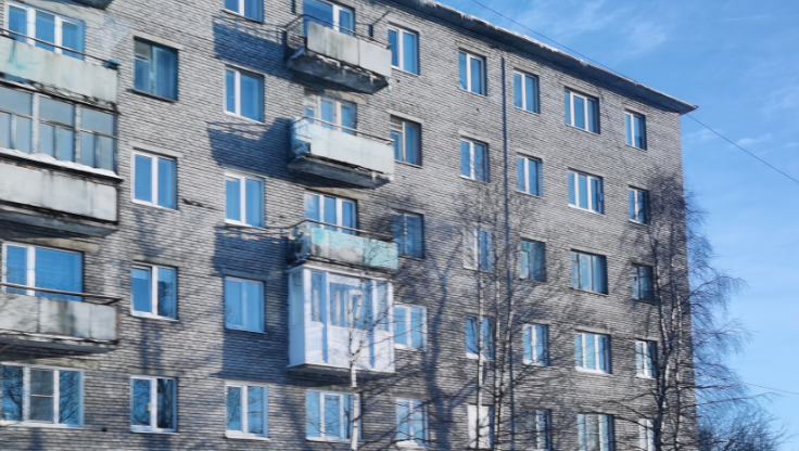На мужчину напал грабитель в Мурманске Жилой дом