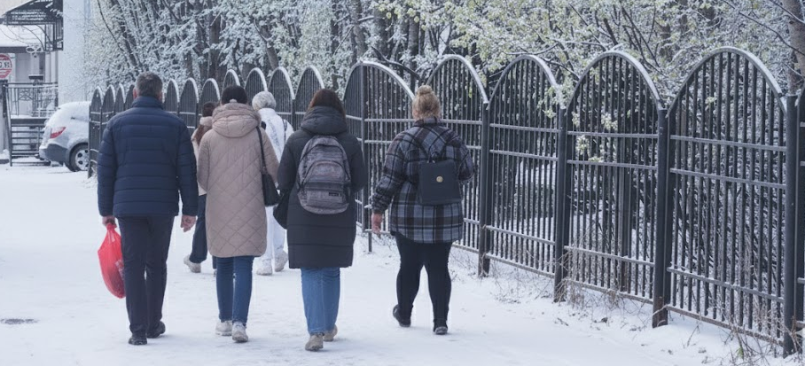 В Мурманске расследуется дело с детьми-инвалидами Прохожие