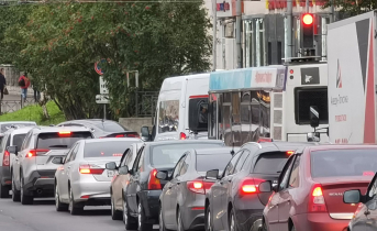Водители застряли в большой пробке в центре Мурманска Пробка