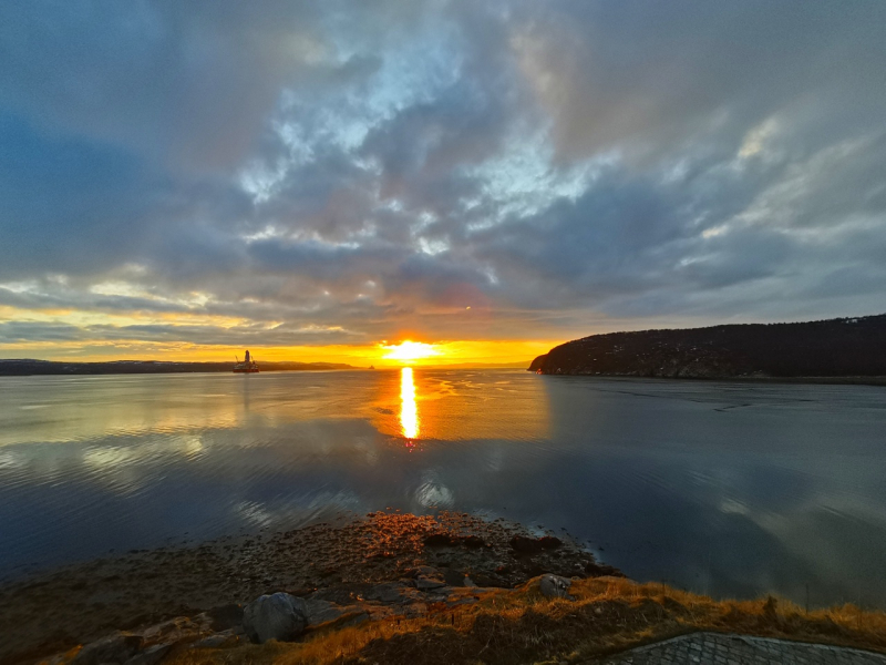 В Мурманске начался полярный день Рассвет