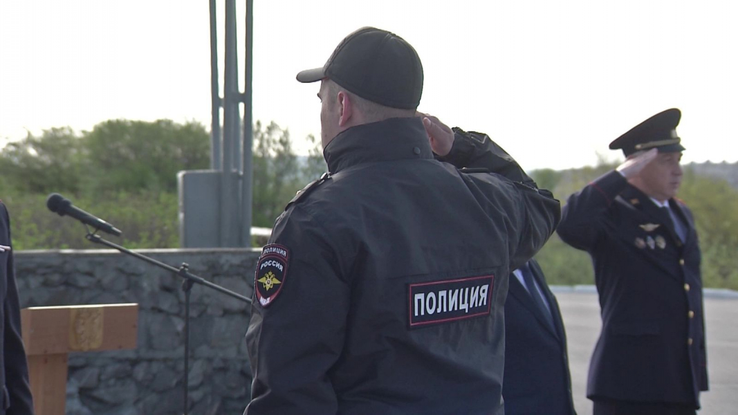 Начинающие полицейские приняли присягу в Мурманске Присяга